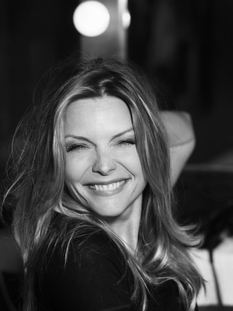 Michelle Pfeiffer constroi um legado importante no cinema, sendo uma talentosa atriz com diversos títulos de grande sucesso.
