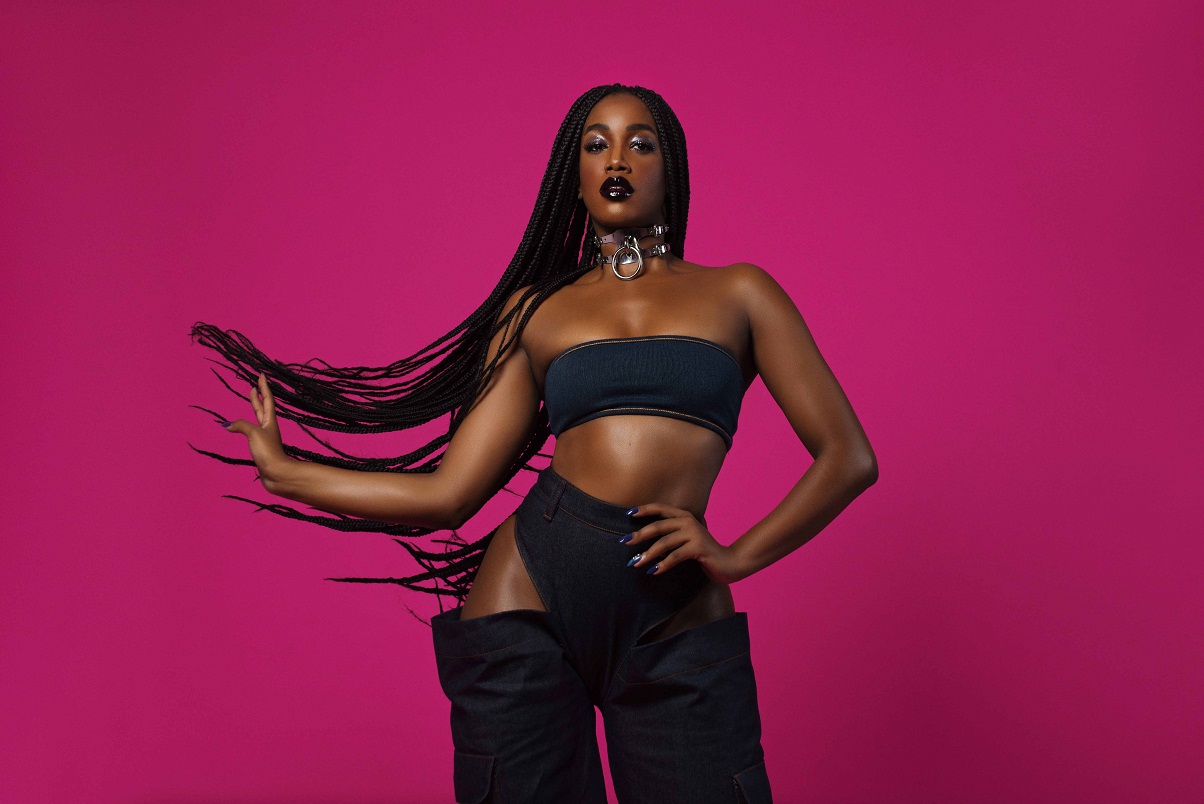 IZA: negra, feminista, cantora e a aposta de 2018
