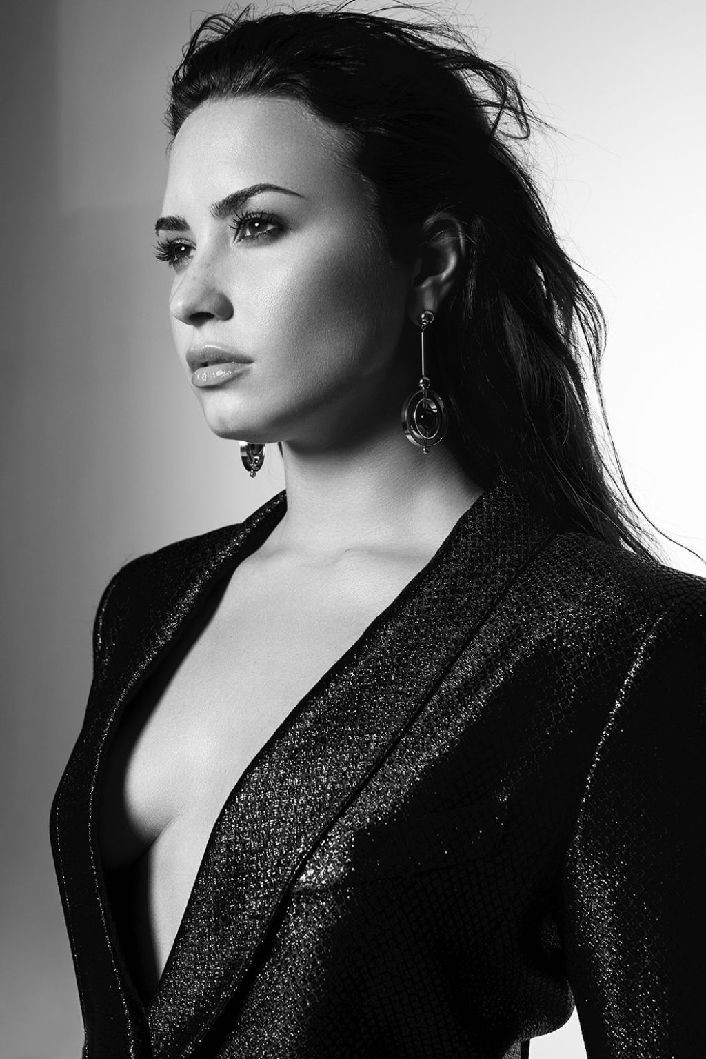 Um ano de um relato honesto e forte à maneira de Demi Lovato